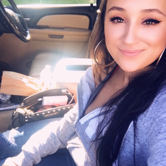 Meet your Posher, Alexis - Picture 1 of 1